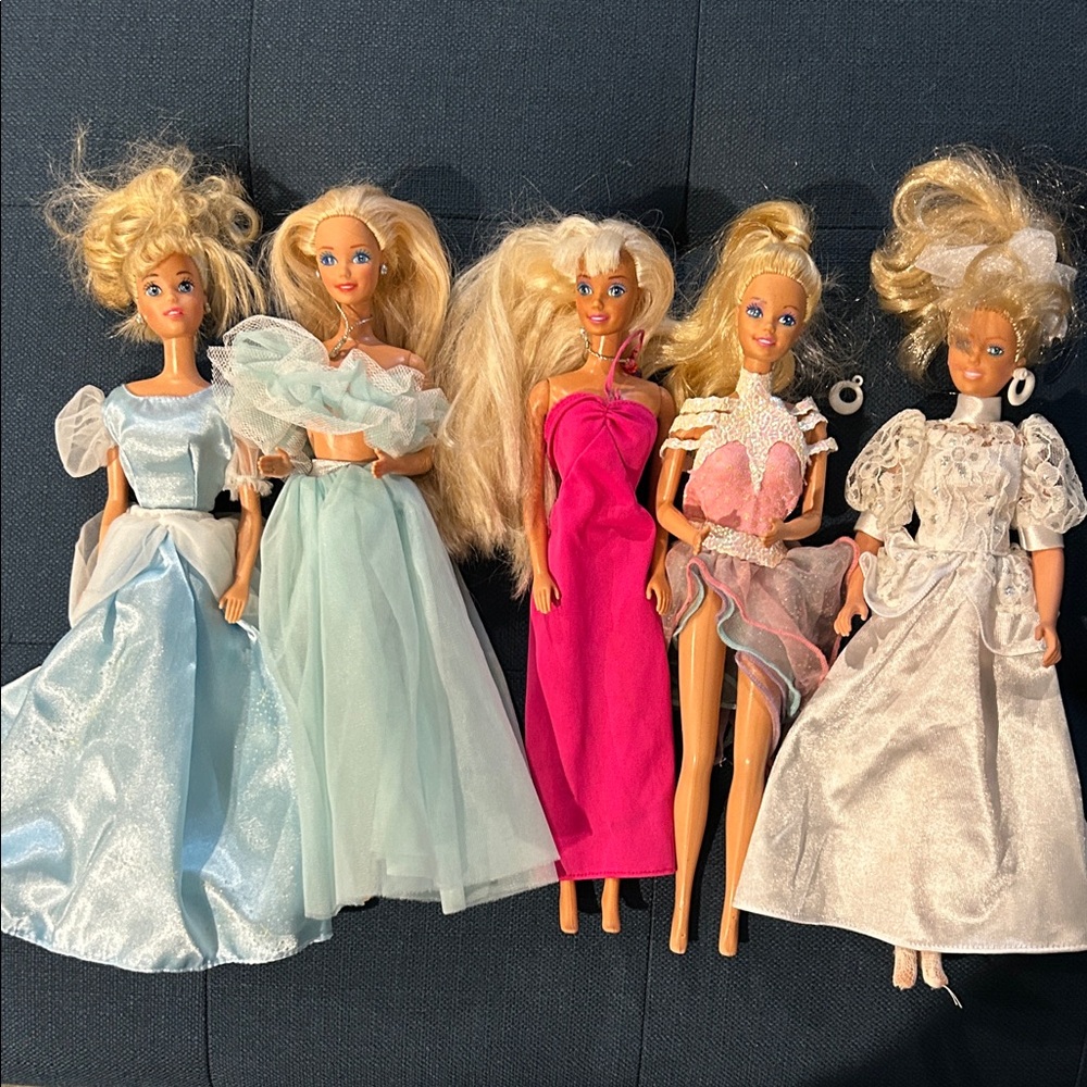 Vintage lot of 5 Barbie dolls (4) 1966 (1) 1987 Mattel